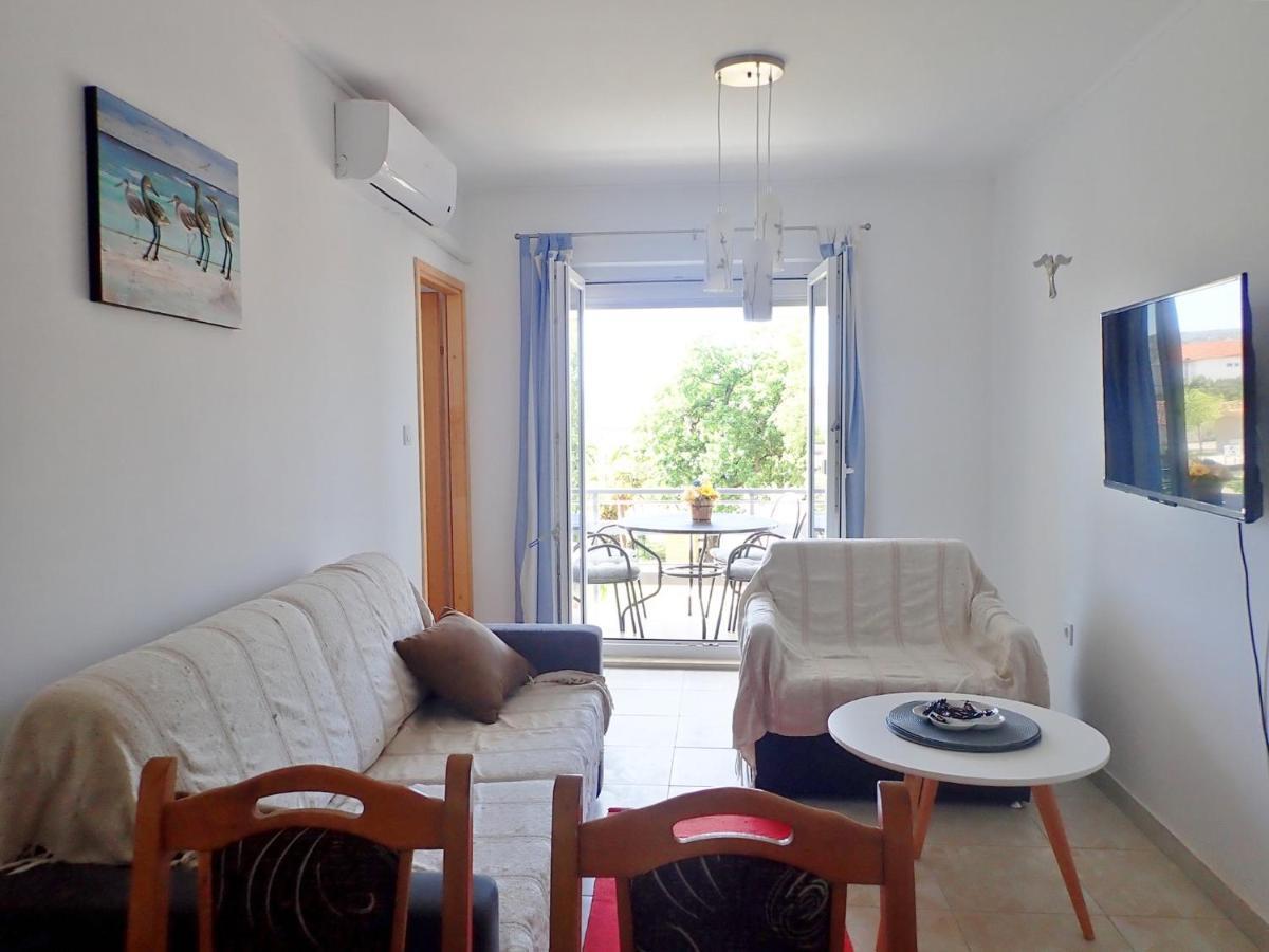 Apartment Maca Starigrad Paklenica Exterior foto